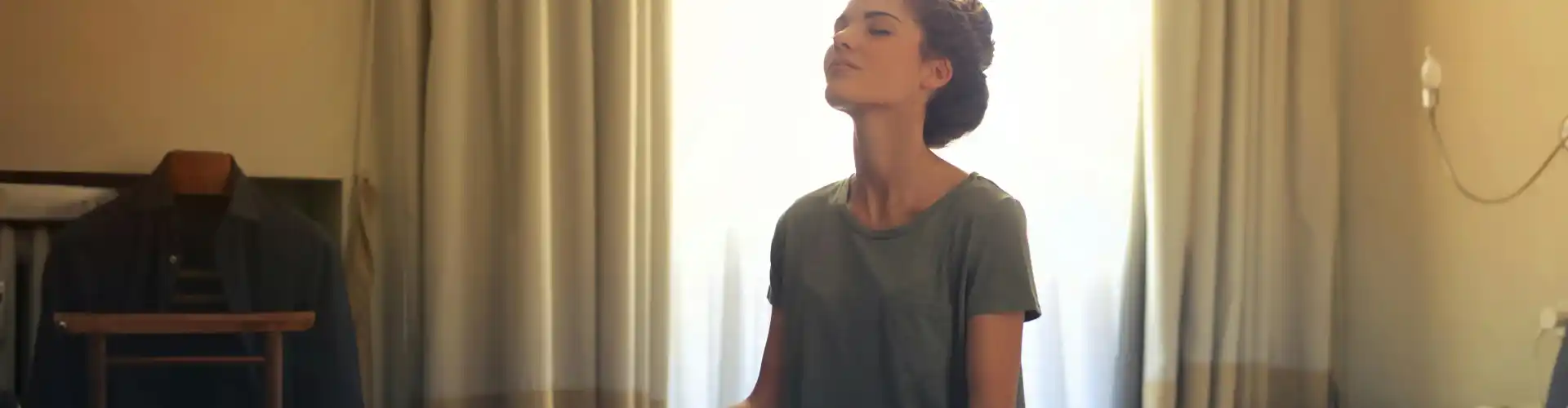 深情冥想 - Online Class by Just Plain  Yoga