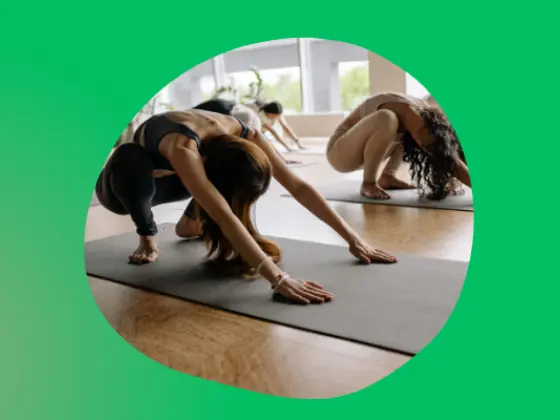 Vinyasa potenziato: flusso yoga intermedio