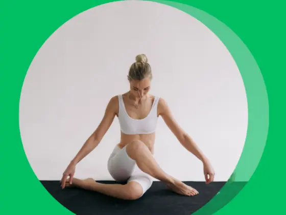 Vinyasa Empoderado: Fluxo de Yoga Intermediário
